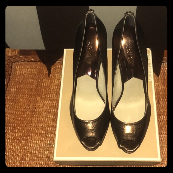 Michael Kors Platform Pump - Embossed Leather - Picture 1 of 4