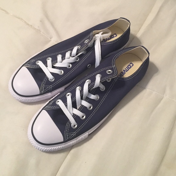 size 9 women's navy blue converse