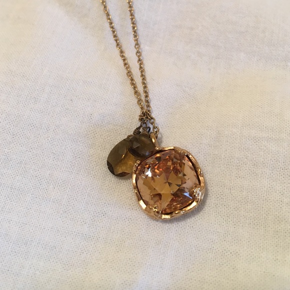 Crystal pendent necklace