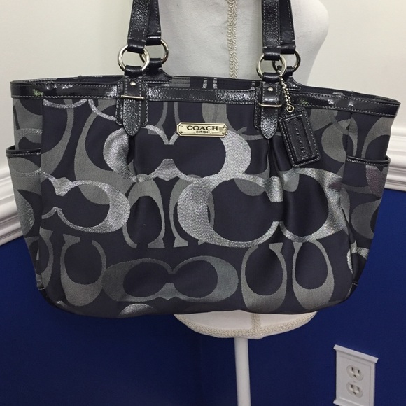 EUC. Navy and silver/grey Coach purse