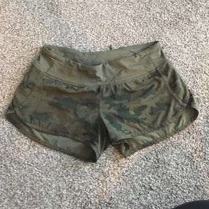 Lululemon camo shorts size 6