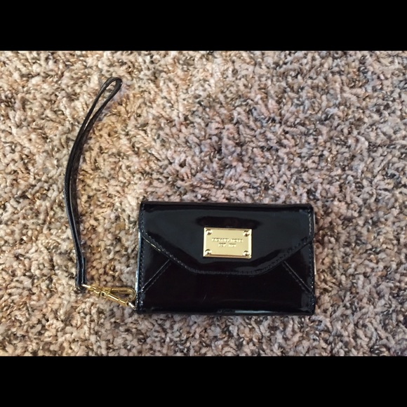 MK black patent tech wristlet