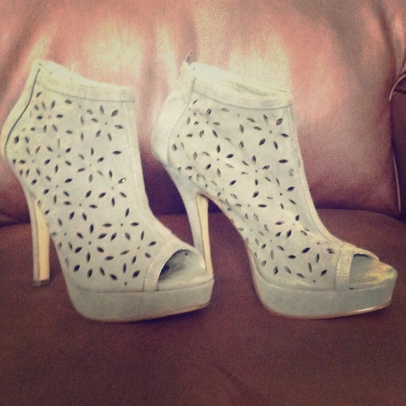 Gray heels