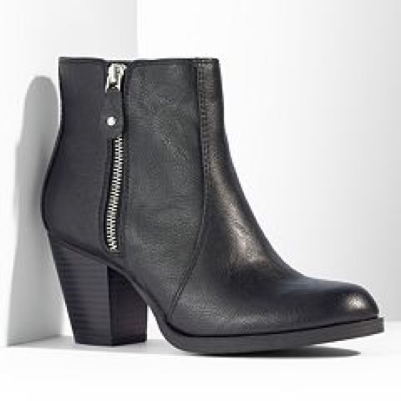 Vera Wang booties