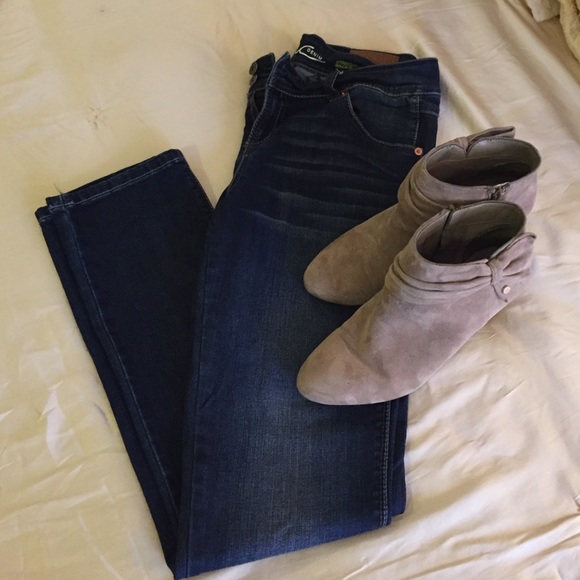 INC STRAIGHT LEG JEANS. Like new. Size 8