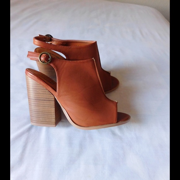 N.Y.L.A. Shoes - Real Leather!!! Chic Tan Slingback Chunky Heels
