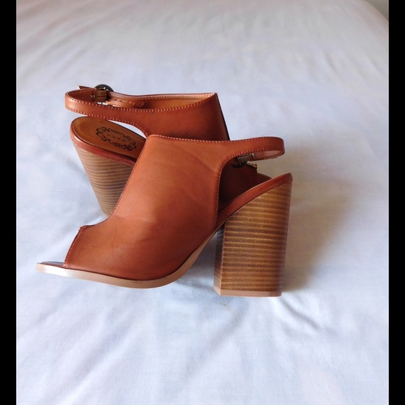 Real Leather!!! Chic Tan Slingback Chunky Heels - Picture 2 of 4