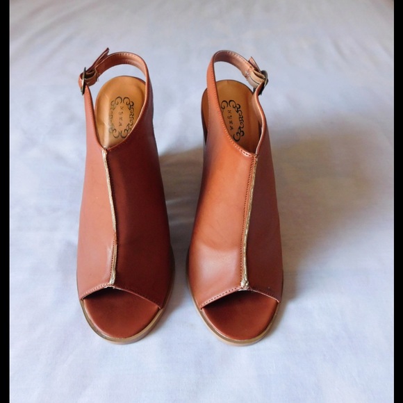 Real Leather!!! Chic Tan Slingback Chunky Heels - Picture 3 of 4
