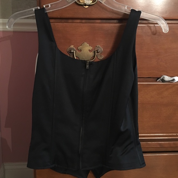 Top - Picture 2 of 4