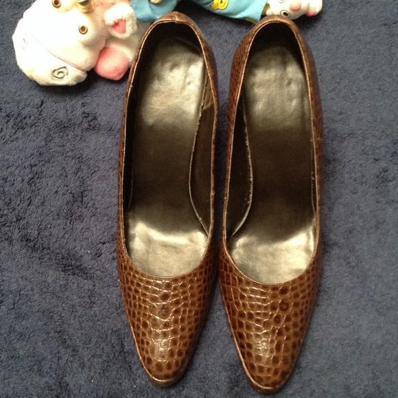 Beautiful Crocodile Skin Spiegel Heels - Picture 2 of 4