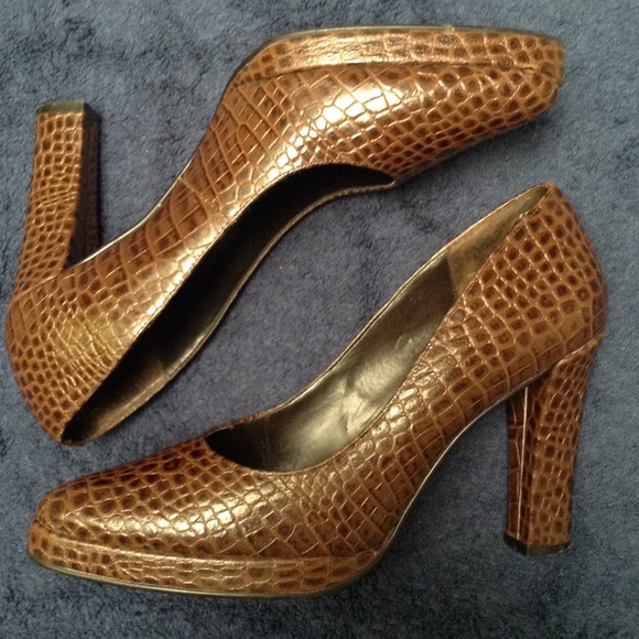 Beautiful Crocodile Skin Spiegel Heels - Picture 3 of 4