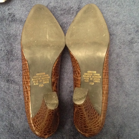 Beautiful Crocodile Skin Spiegel Heels - Picture 4 of 4