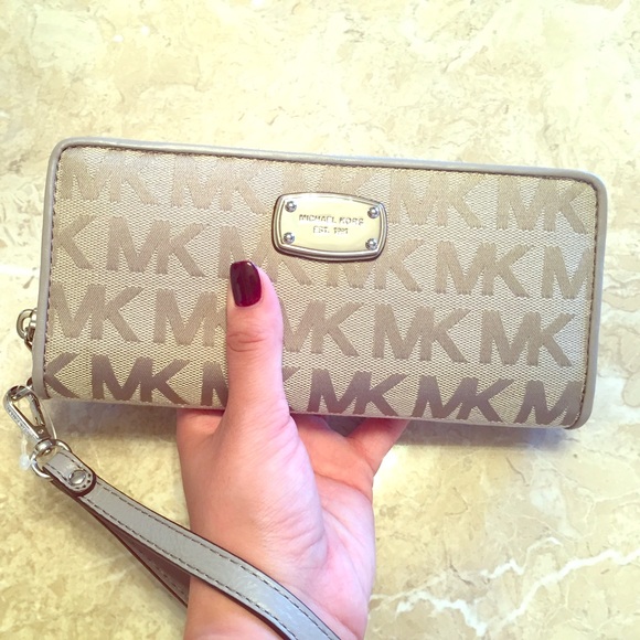 Michael Kors Large Wristlet Wallet