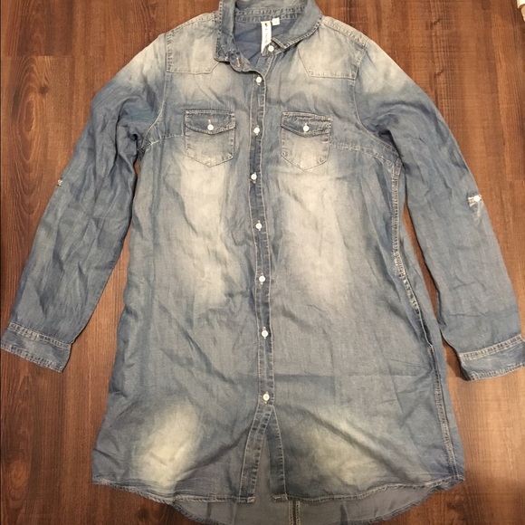 Dresses & Skirts - Vanilla Bay Chambray shirt dress. NWOT