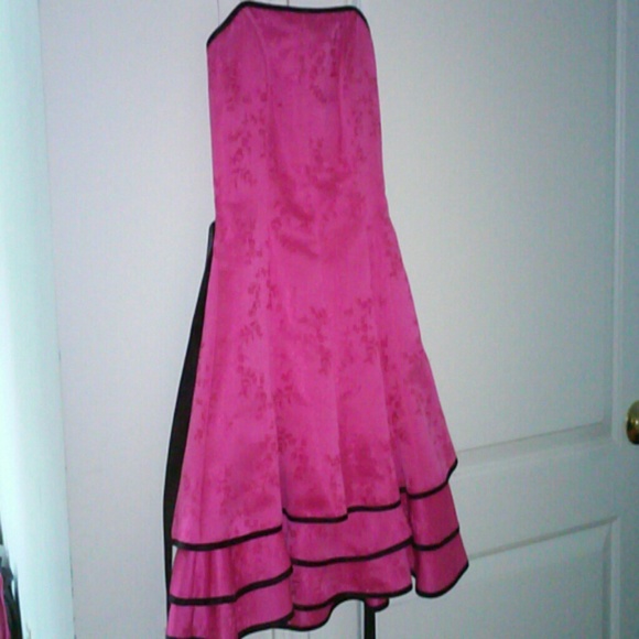 Roberta Dress for Juinor. Hot Pink.Size 7.