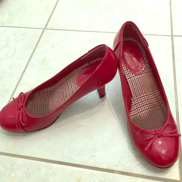 1.5 inch red pumps
