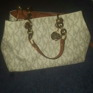 Very Room Classy Michael Kors Purse