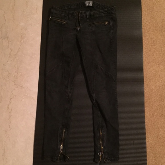 Black Jean Leggings with Zipper Details