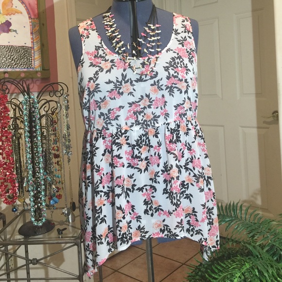 torrid Tops - Torrid shark bite floral tank w strappy back sz 18