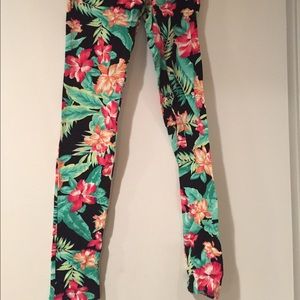 Black Hawaiian leggings