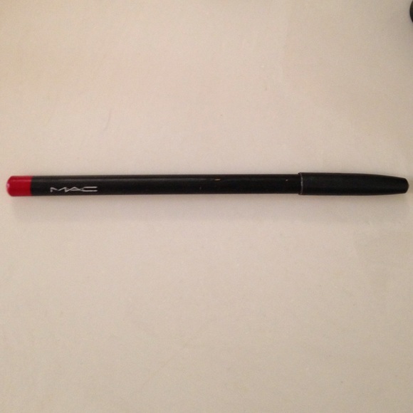 MAC lip liner