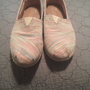 Toms