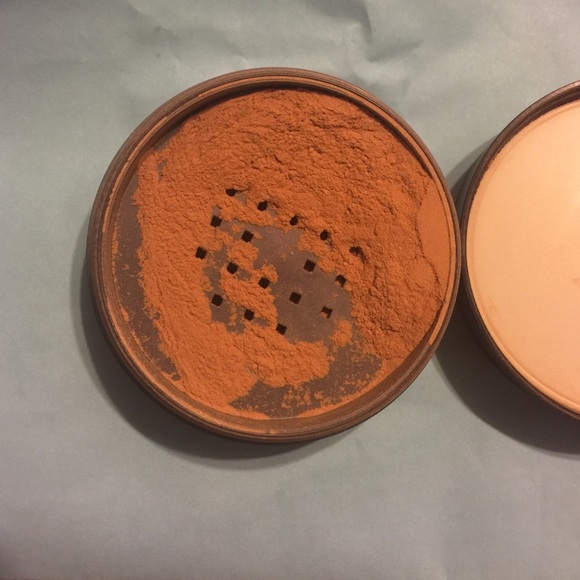 MAC  Select Sheer Loose powder NC 40
