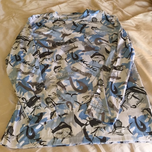 Men's Mojo fishing shirt.