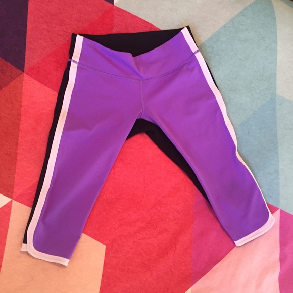 💜🍋Lululemon two tone crops - Picture 2 of 4