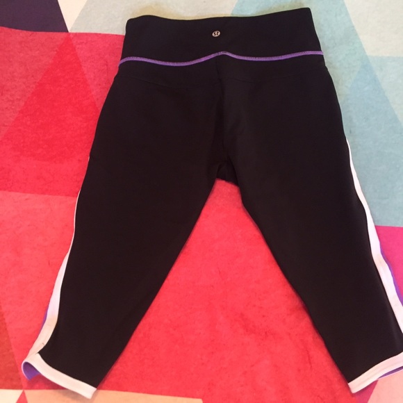 💜🍋Lululemon two tone crops - Picture 3 of 4