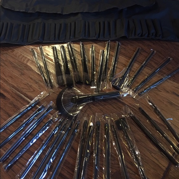 32 Brushes
