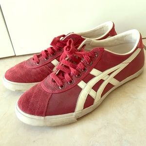 RED & WHITE ONITZUKA TIGER Sneakers. Super cool!