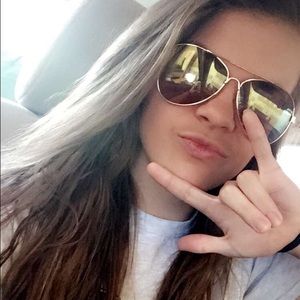 Meet your Posher, Madison