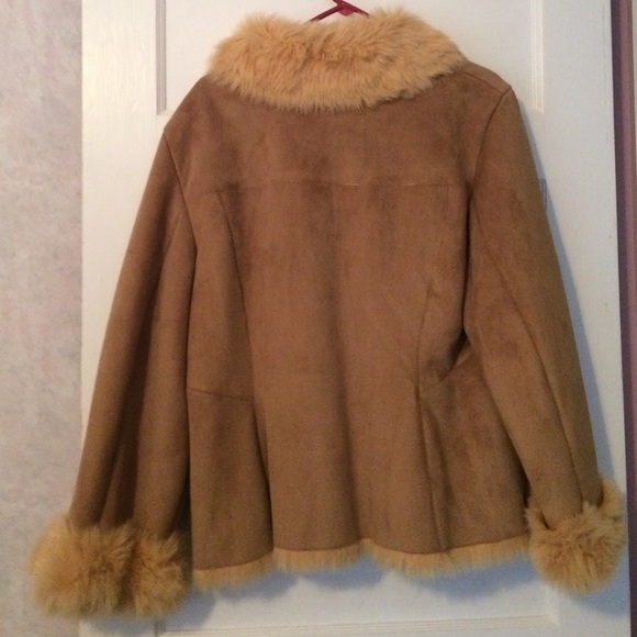 Coat - Picture 2 of 4