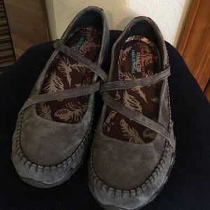Brand new women's leather relaxed fit sketchers.