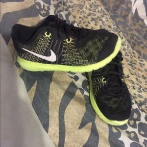 Black and highlighter yellow Nike size 10C