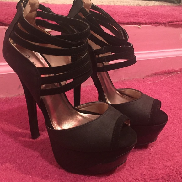 Qupid black strappy heels
