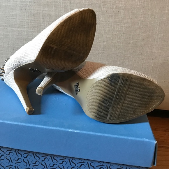 Shoes - Picture 2 of 4