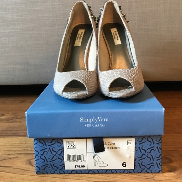 Shoes - Picture 4 of 4