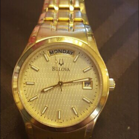 Bulova MEN'S Gold watch