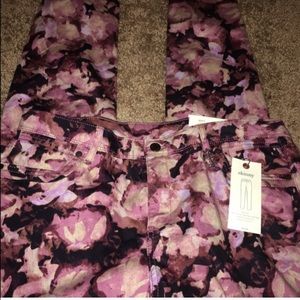 NWT Simply Vera Floral Skinny Jeans