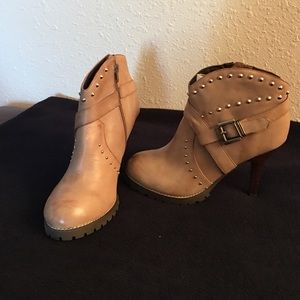 Women's leather boots