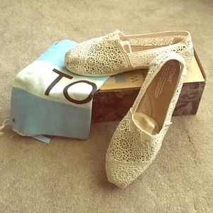 TOMS lace shoes