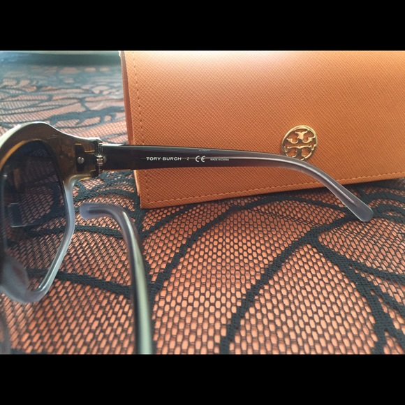 Tory Burch AUTHENTIC sun glasses,