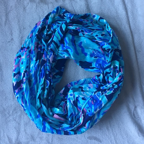 Riley Infinity Loop Scarf