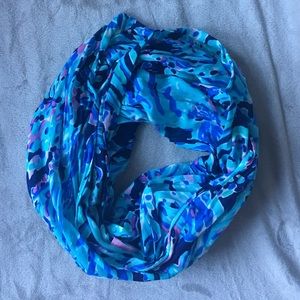Riley Infinity Loop Scarf
