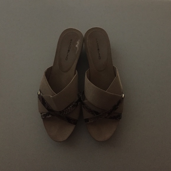 Platform sandals - Picture 2 of 3