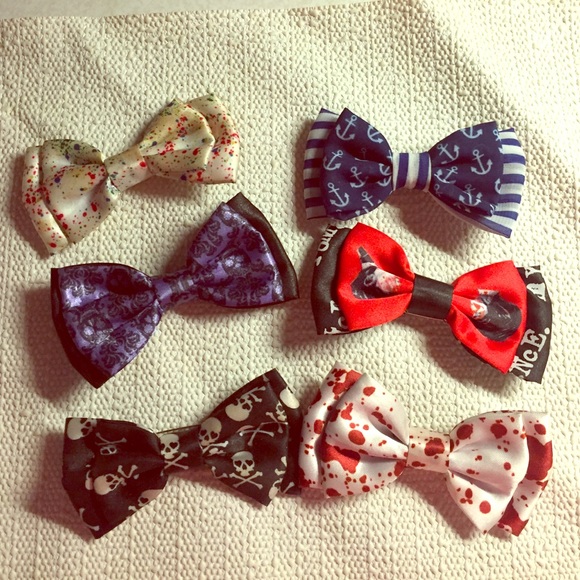 Hot Topics Accessorie Bows