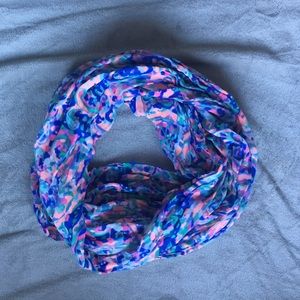 Riley Infinity Loop Scarf