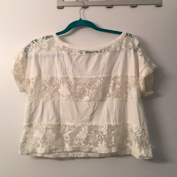 White short sleeve crop top